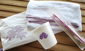 洗面所のコップは「色違い」でご用意